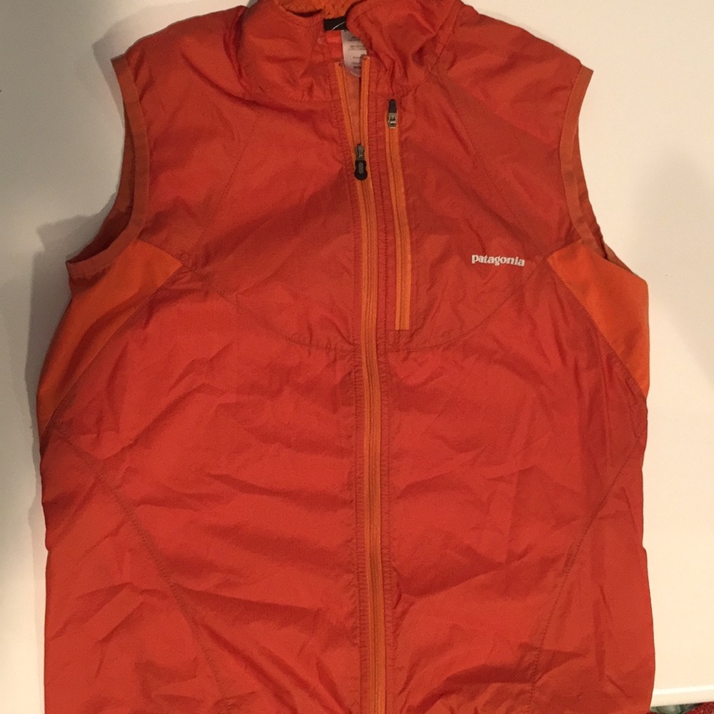 Orange Patagonia vest 🧶